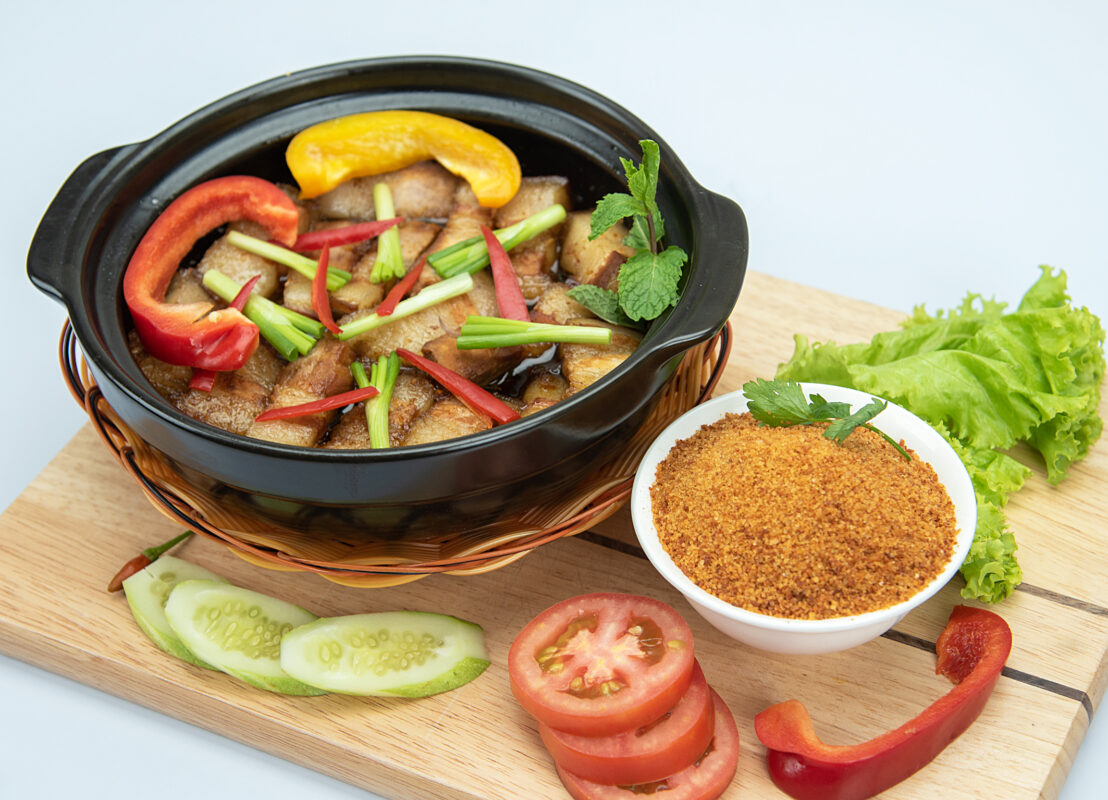 Muối Sấy Ngọc Yến dùng làm gia vị để kho thịt!